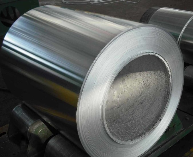 ¿Qué factores de calidad y proceso influyen en las bobinas de aluminio?