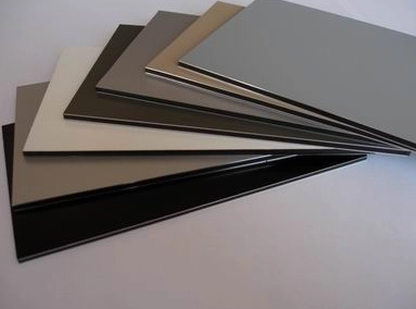 ¿Cuál es la diferencia entre un panel compuesto de aluminio y una chapa de aluminio?